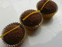Brigadeiro gourmet de chocolate com laranja