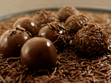 Brigadeiros: 8 opções de dar água na boca!