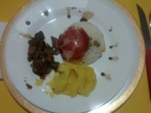 Carne bovina e suína com purê de mandioquinha