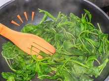 Cru ou cozido: qual é o jeito mais benéfico de comer espinafre?