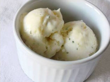 Doce de abacaxi com hortelã