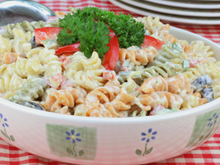 Salada de macarrão com molho de maionese na ceia de Natal: todo mundo vai querer repetir no ano novo