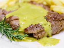 Iscas de fígado com molho de mostarda: receita deliciosa