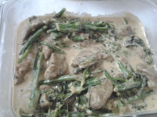 Carne com catupiry e brócolis