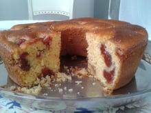 Bolo de fubá fofinho com goiabada: confira a receita