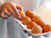 Pasteurizar ovos em casa é seguro? Aqui está uma investigação séria sobre comida