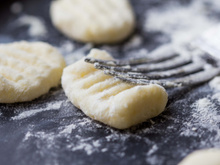 Usos diferentes para o garfo: aprenda novos truques com esse talher