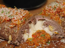 Aprendi essa receita de rocambole de carne moída com a minha avó e agora faço todo domingo para os meus filhos