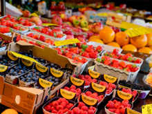 Pouca gente sabe: a fruta que pode ter mais pesticidas que o morango e precisa de um cuidado extra antes de comer