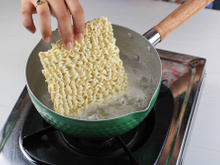 Novo miojo sem fritura é uma opção mais saudável que os tradicionais? Especialista explica se há diferença