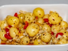 Todo ano eu faço essas batatinhas em conserva para petiscar no Natal e elas sempre acabam em segundos!