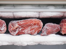 Ministério da Saúde adverte: “O jeito que você descongela a carne pode colocar sua saúde em risco”