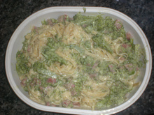 Macarrão com brócolis ao molho branco