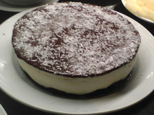 Torta mousse de chocolate com coco