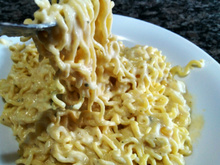 Macarrão instantâneo com queijo