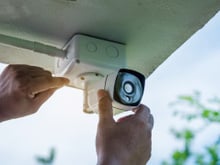 Vai instalar câmeras de segurança em casa? Esses são os cuidados que todas as famílias deveriam ter