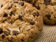 Com quantos anos você aprendeu que você deve guardar os cookies junto com esse alimento para ficar crocante por mais tempo?