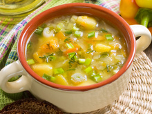 Como fazer canja de galinha: aprenda a receita simples e gostosa que vai agradar a família inteira nos dias frios!