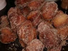 Bolinho de chuva com banana e canela