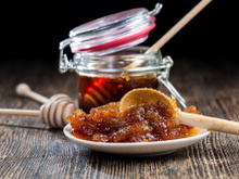 Mel cristalizado tem jeito? Descubra como amolecer o mel empedrado