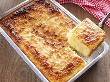 Misturou, assou: você nunca mais vai querer comer outra sobremesa depois de provar essa cocada de forno