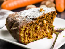 Bolo de cenoura e maçã sem farinha nem açúcar: uma receita úmida e saudável, ideal para o lanche da tarde