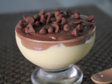 Mousse delicioso de maracujá com chocolate