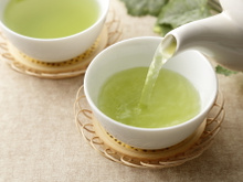 Chá de alface combate insônia e tem outros benefícios. Descubra como fazer!