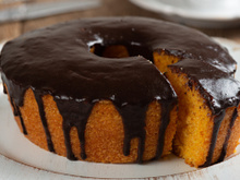 Bolo de cenoura no forno, na airfryer ou no micro-ondas: 3 receitas deliciosas pra você fazer do jeito que achar mais fácil