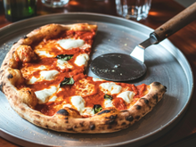 Sua massa de pizza encolhe na forma? O motivo é mais simples do que você imagina e tem solução!