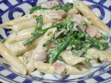 Penne ao molho branco à moda Camila