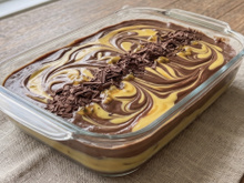 Mousse de maracujá com chocolate mesclado: sobremesa fácil perfeita para festas
