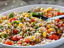 Salada de cevada: confira a receita prática