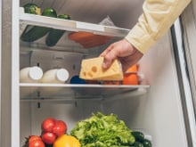 Aprenda como guardar queijo na geladeira para que o alimento dure mais