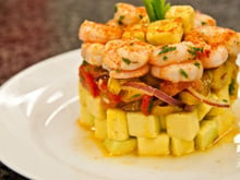 Salada de camarão com abacate