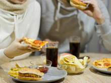 Dieta ocidental deixa marcas ruins no corpo: novo estudo aponta dieta alternativa com boas propriedades