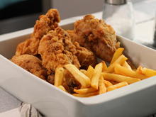 Frango frito crocante estilo KFC: depois dessa receita do TudoGostoso, o delivery perdeu a graça