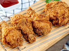 Nunca mais gastei no delivery depois que fiz essa receita do TudoGostoso de frango empanado tipo KFC: é muito crocante e fácil de fazer