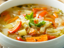 Combine esses ingredientes para fazer sopas e caldos nutritivos que vão te dar mais saúde e energia neste inverno!