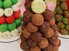 Ideia genial para lucrar no Natal: árvore natalina de brigadeiro é fácil de fazer e todo mundo encomenda, vendi muito no ano passado