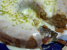 Bolo de limão cravo