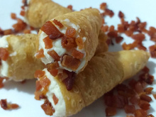 Canudinho de 3 queijos e bacon