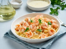 Macarrão ao molho branco com camarão