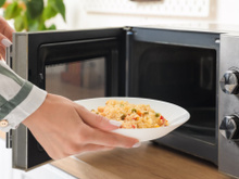 Não deixe para comprar depois! 4 modelos de micro-ondas para a sua cozinha
