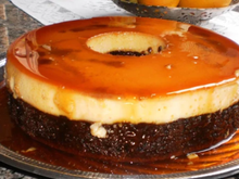 O bolo pudim é a receita do momento e surpreende por combinar duas sobremesas em uma só: aprenda no TudoGostoso