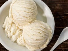 Esse é o melhor jeito de usar tapioca granulada nos dias quentes: faça um sorvete de tapioca cremoso e muito refrescante