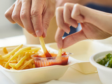 Você não vai acreditar, mas as batatas fritas são muito menos prejudiciais se combinadas com ketchup ou molho de tomate