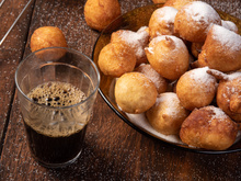 Caiu uma gota do céu é hora de fazer bolinho de chuva fofinho para comer junto com um cafezinho da tarde!