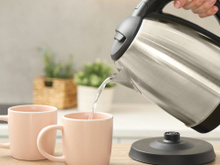 De Britânia a Philps Walita, veja 3 chaleiras elétricas por menos de R$ 200