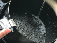 Engenheiro químico revela: “Bicarbonato de sódio e água quente, a chave para limpar a airfryer”